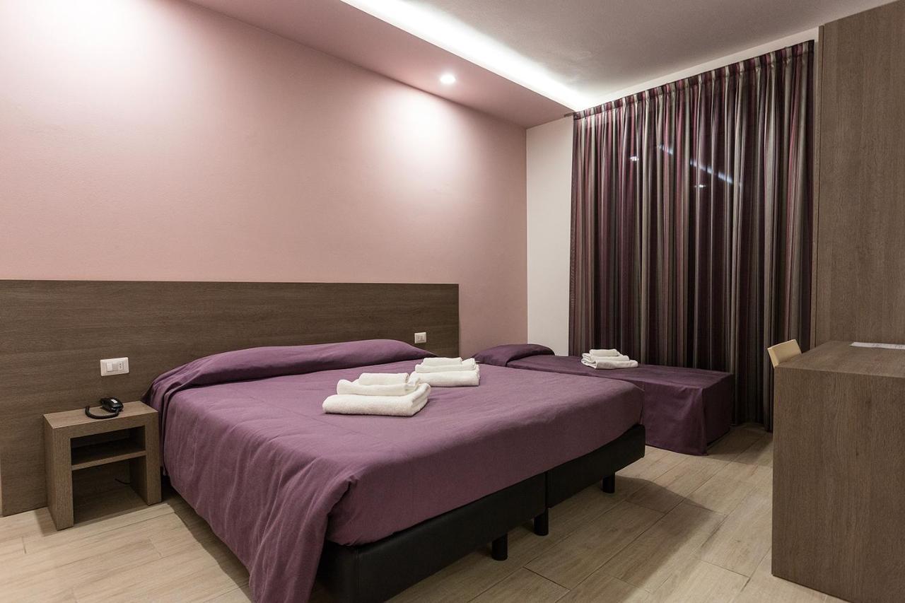 Hotel Gioia Римини Экстерьер фото
