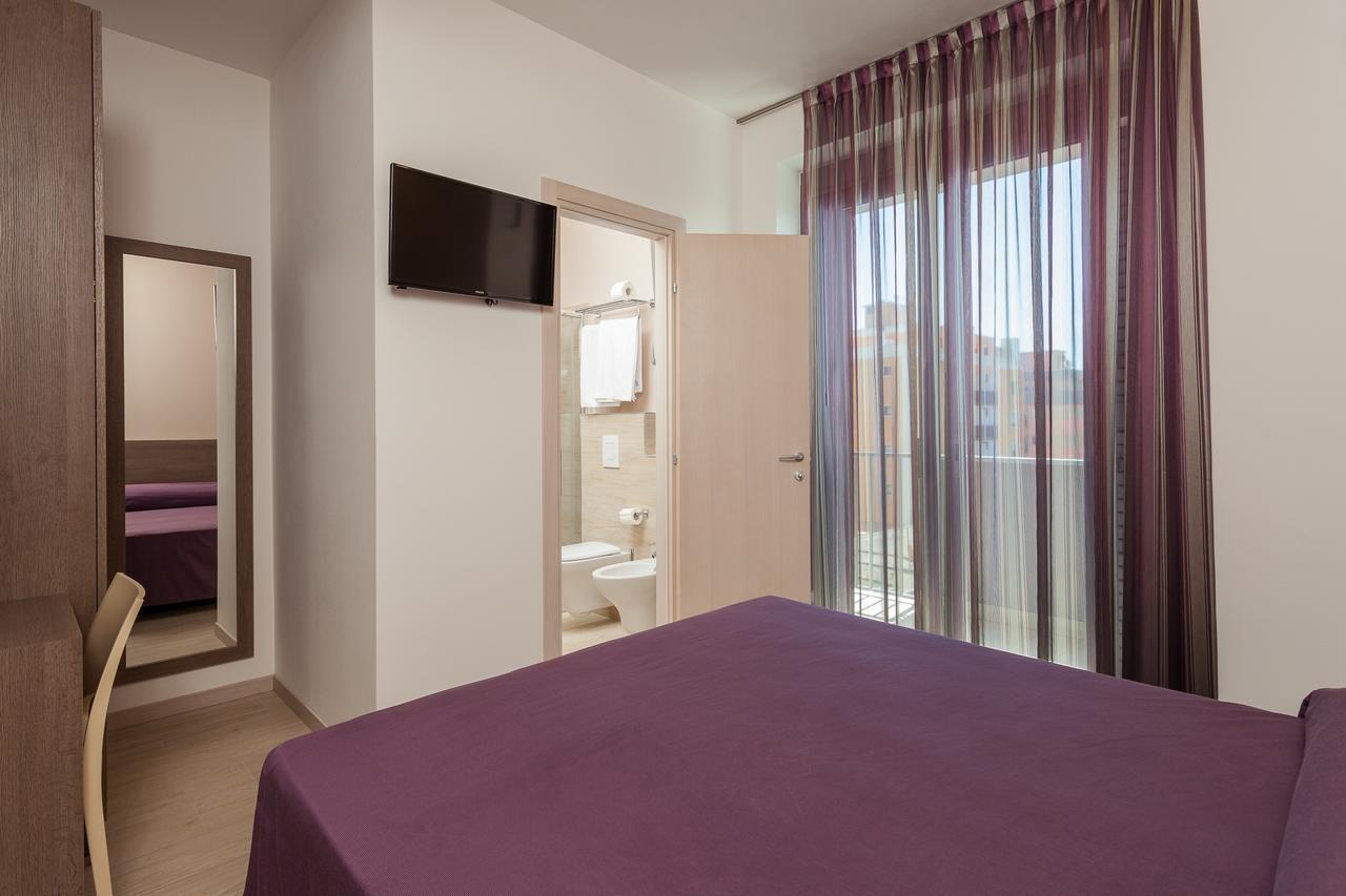 Hotel Gioia Римини Экстерьер фото