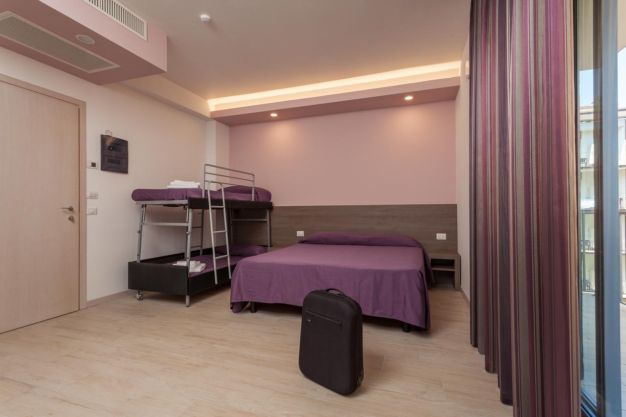 Hotel Gioia Римини Экстерьер фото