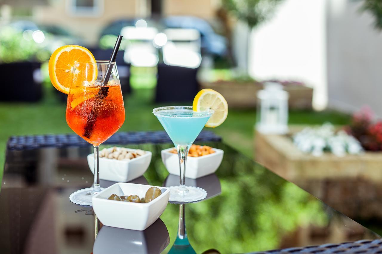 Hotel Gioia Римини Экстерьер фото