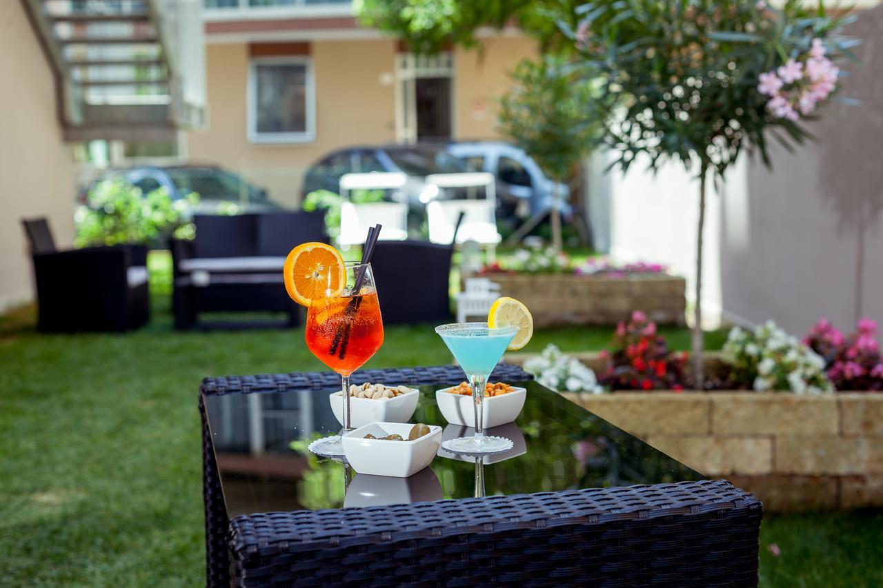 Hotel Gioia Римини Экстерьер фото