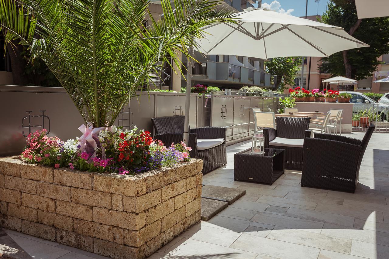 Hotel Gioia Римини Экстерьер фото